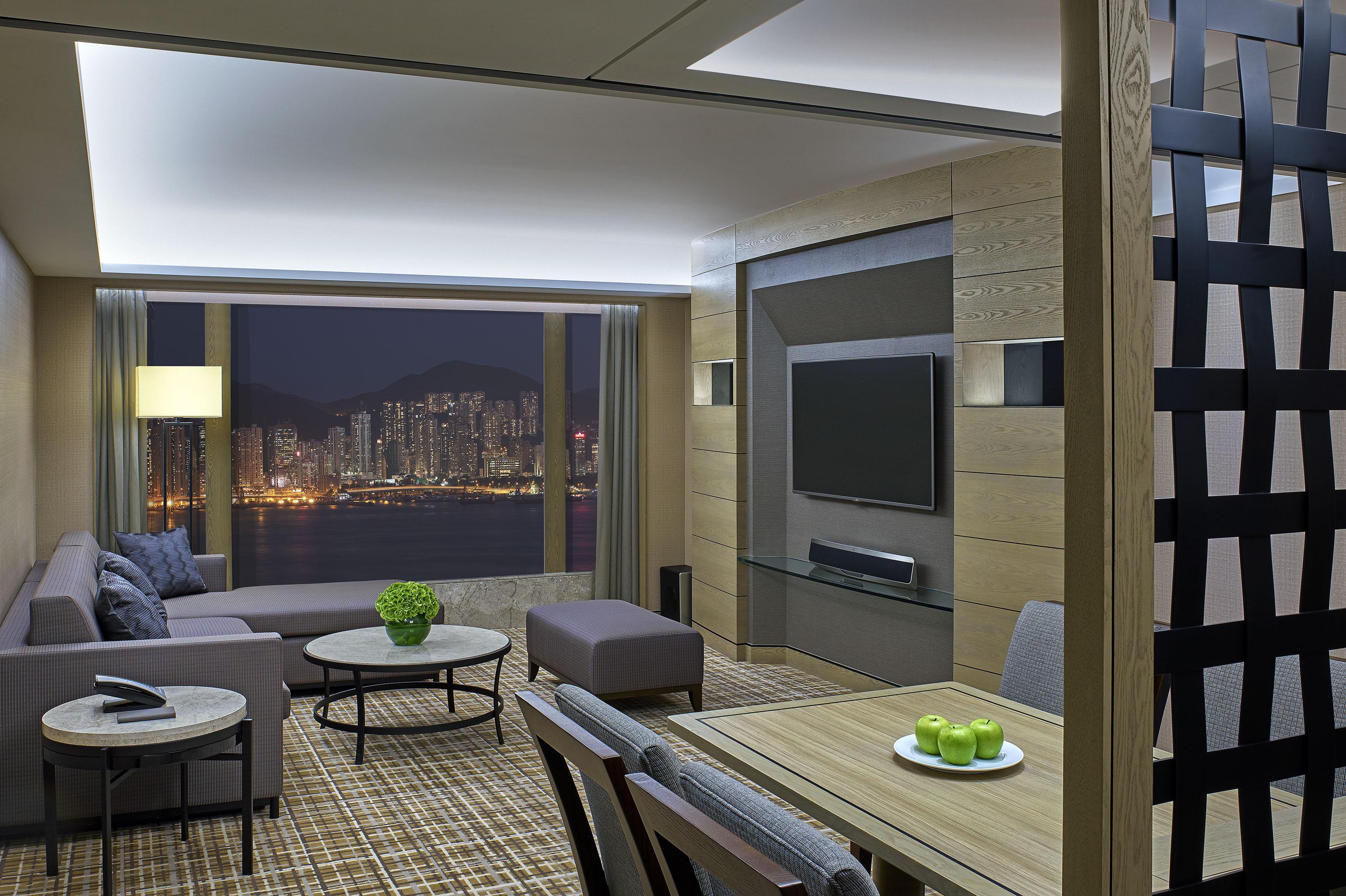 New World Millennium Hong Kong Hotel Экстерьер фото The living room of a suite at the hotel
