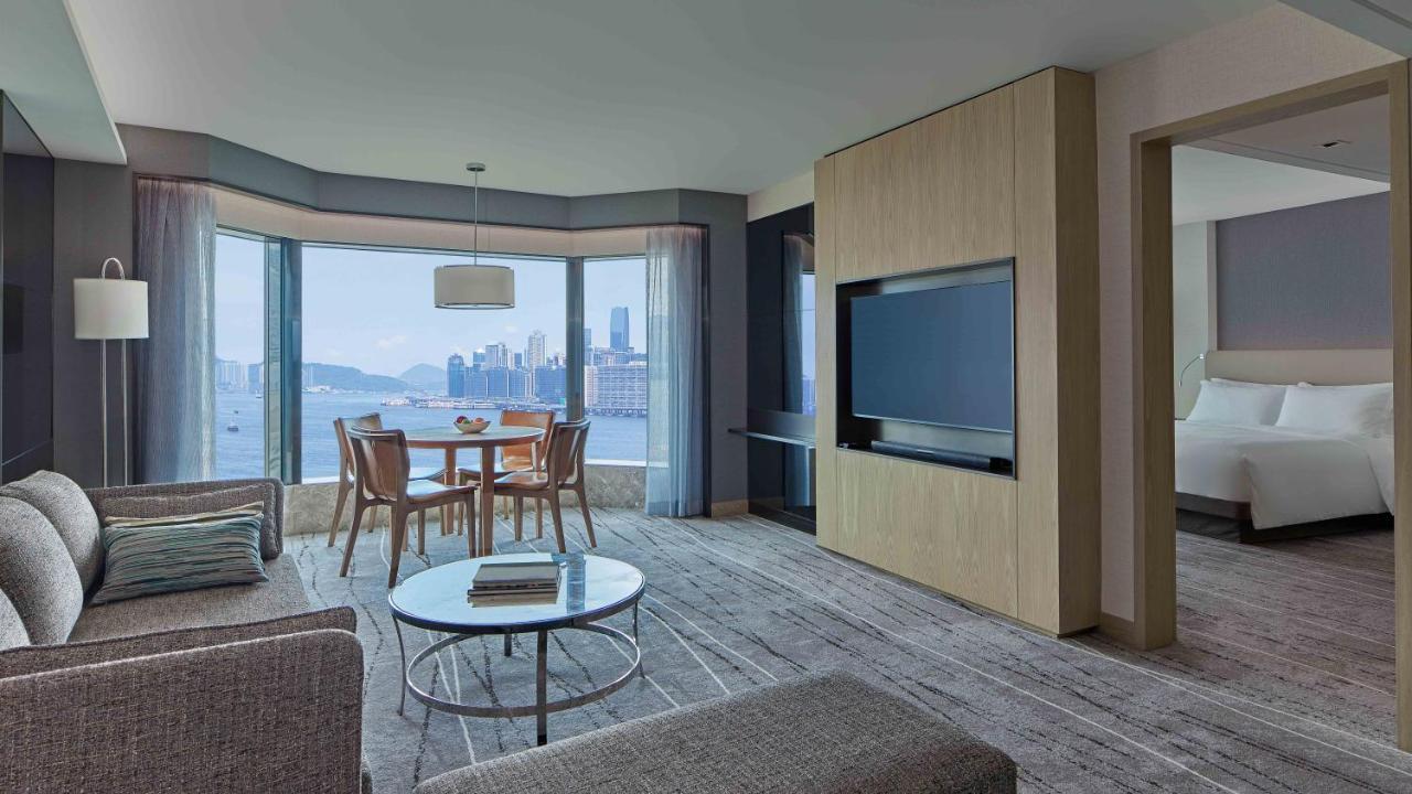 New World Millennium Hong Kong Hotel Экстерьер фото A suite at the hotel