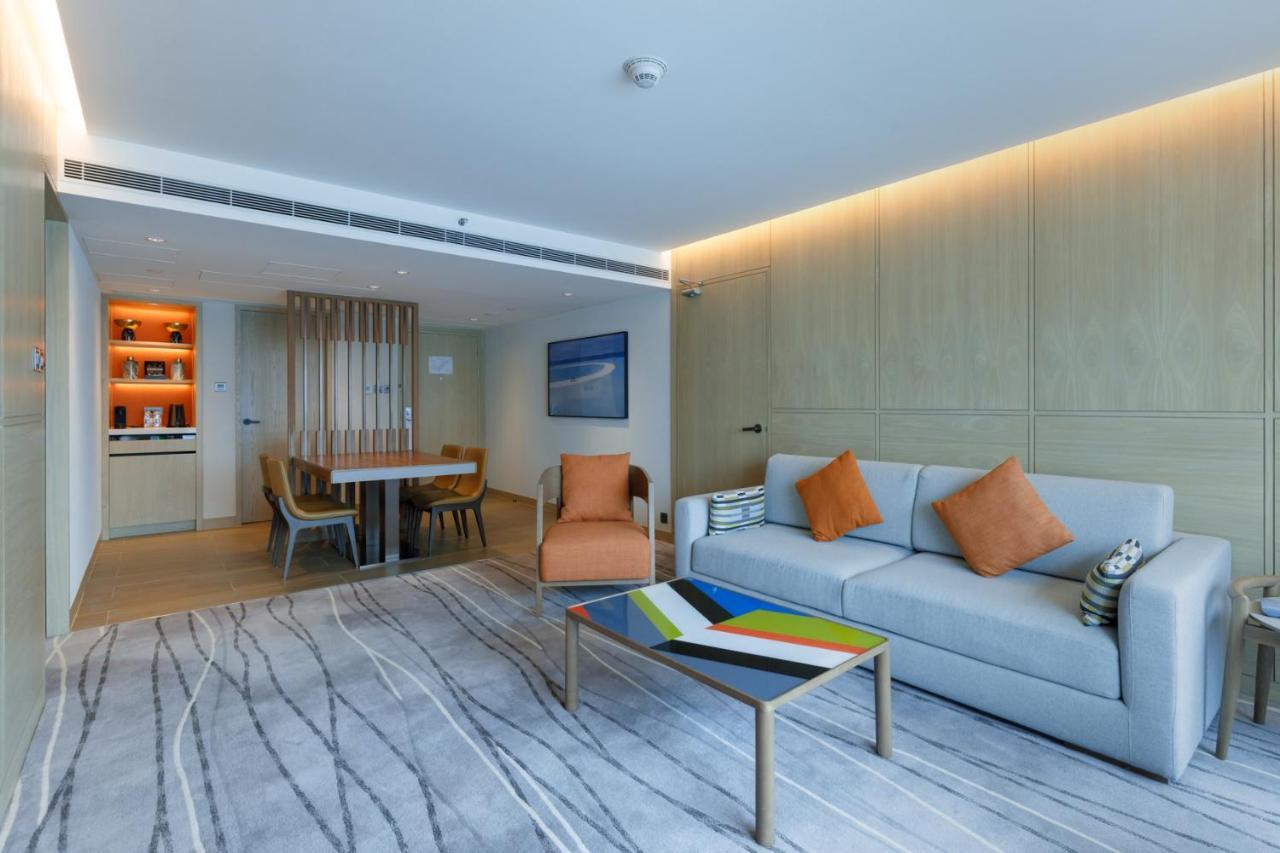 New World Millennium Hong Kong Hotel Экстерьер фото A suite at the hotel