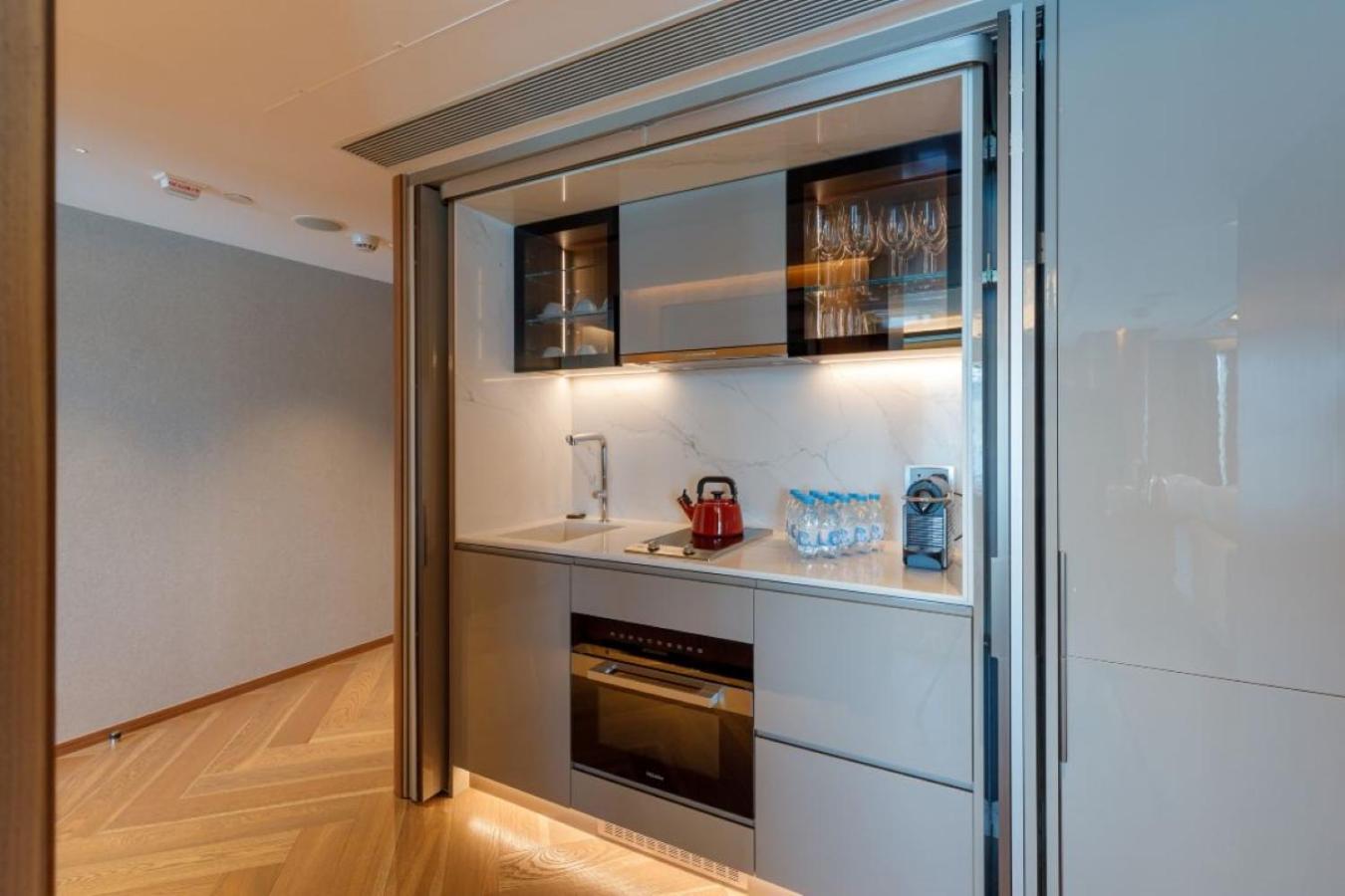 New World Millennium Hong Kong Hotel Экстерьер фото A wet kitchen in a hotel